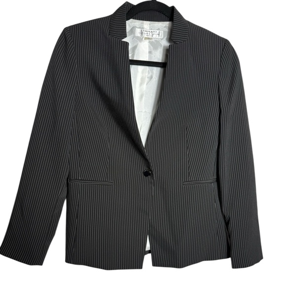 NWT Tahari Blazer Size 4 Petite Black Pinstripe Tailored Blazer Jacket 🖤🖤 - Picture 1 of 10